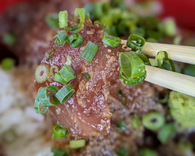 まぐろ丼はしあげ