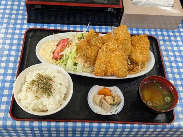 アジフライ定食　￥800