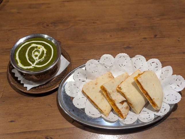 ひき肉ナン+ジャガイモとほうれん草のカレー ¥1,595