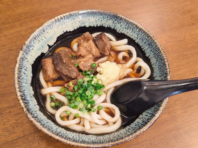 黒肉うどん(肉量小)¥890